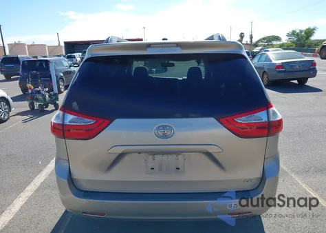 2016 Toyota Sienna Le 8 Passenger z USA, uszkodzony, nr VIN 5TDKK3DC3GS735927